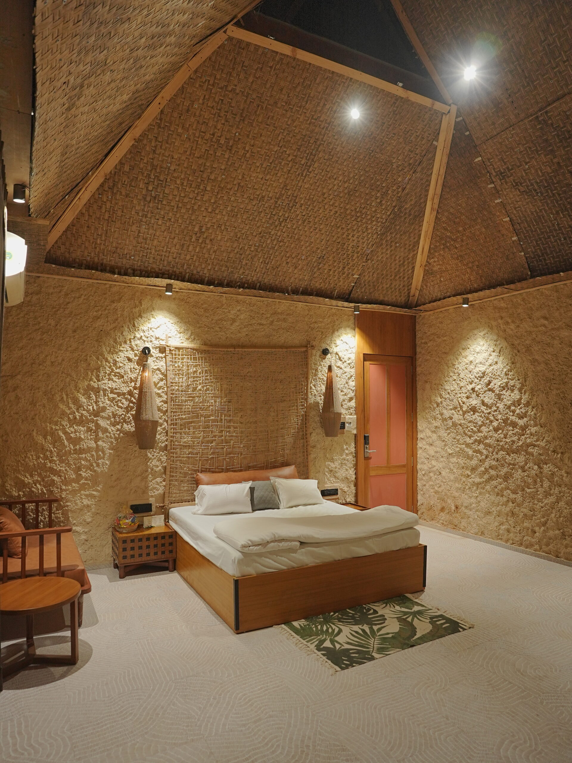 Room 02