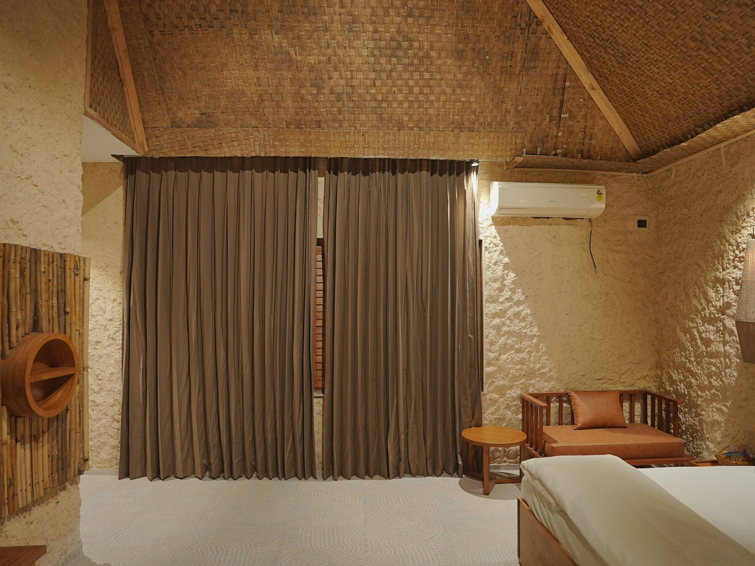 Room 08