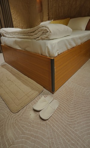 Room 08